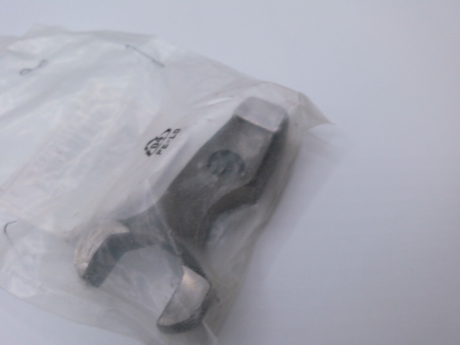 Diesel Fuel Injector Retainer Bracket, GM 97208193, New OEM | OS1-05-A