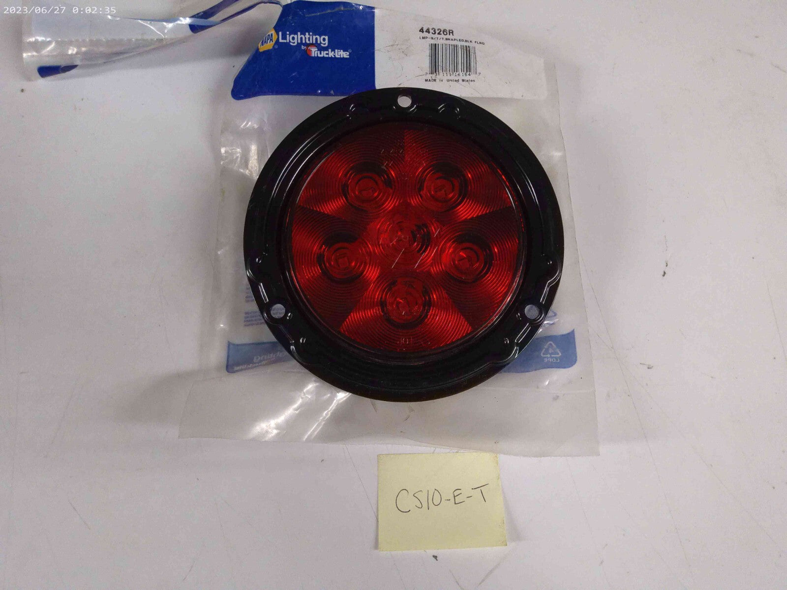 Truck-Lite 44326R Stop/Turn/Tail Light Kit | CS10-E-T