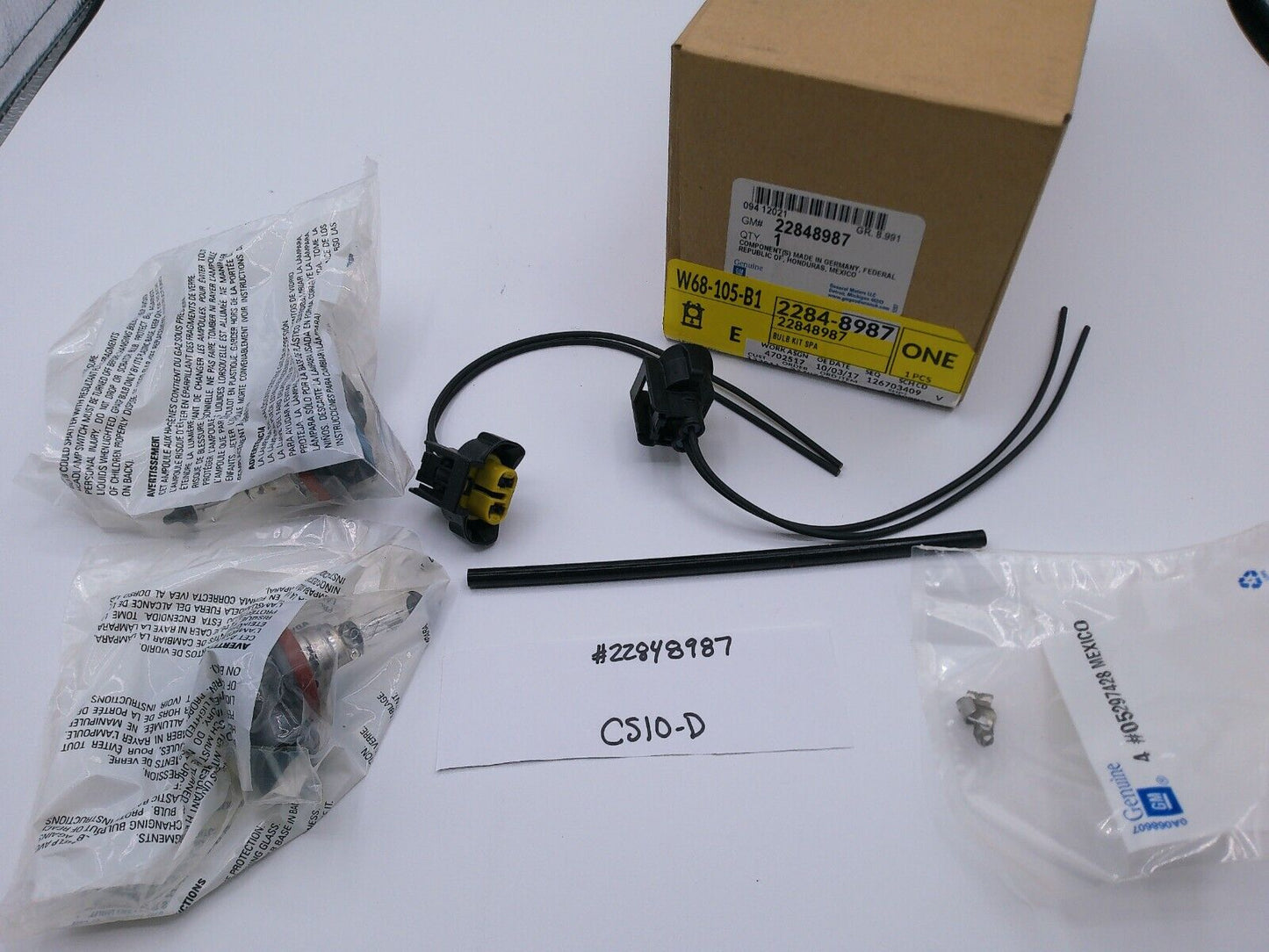 GM HEADLAMP LIGHT BULB WIRING HARNESS KIT Genuine OEM 22848987 | CS10-D