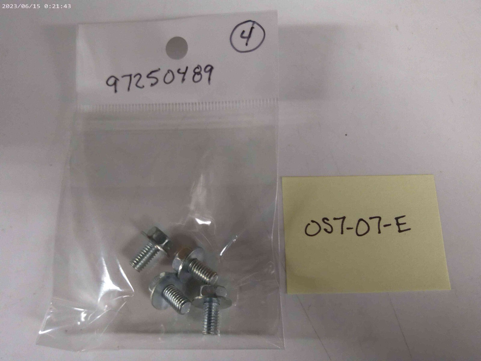 GM 97250489 Fuel Injector Feed Pipe Retainer Screw LOT OF (4) | OS7-07-E