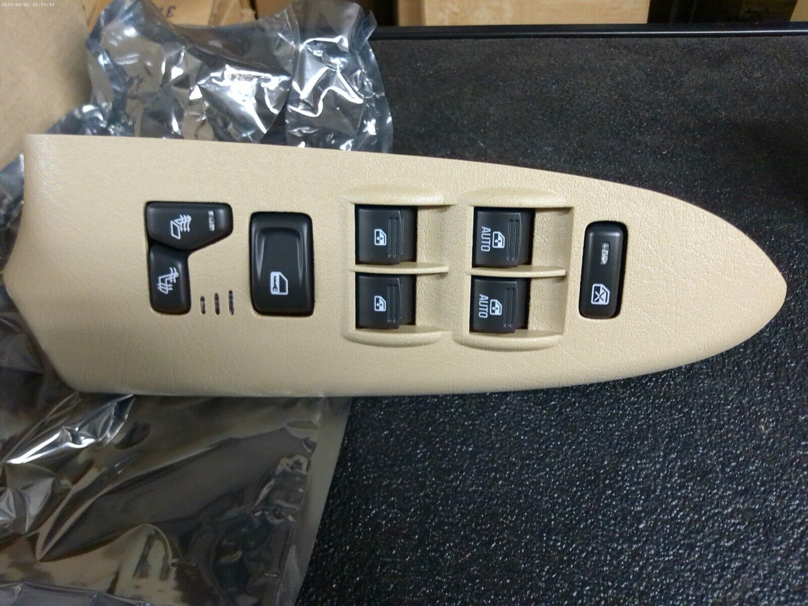 OEM GM Trailblazer Left Driver Side Window Control Switch 25861584 | CS10-B