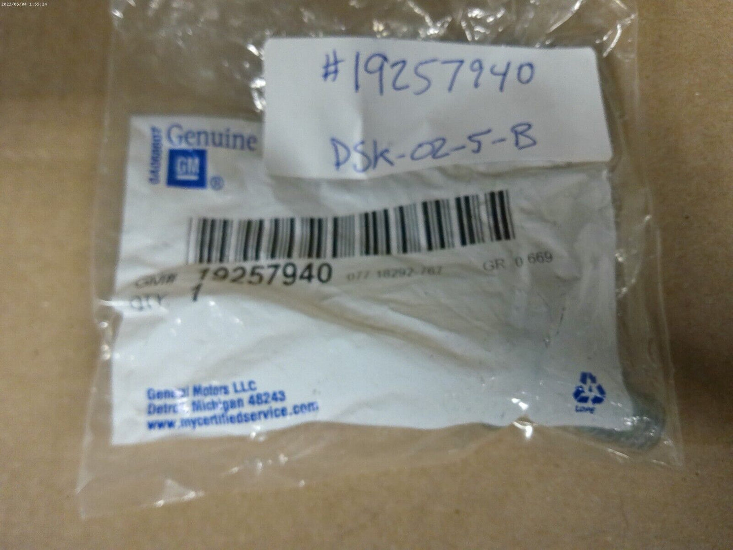 Genuine GM OEM 19257940 Crankshaft Spacer Bolt | DSK-02-5-B