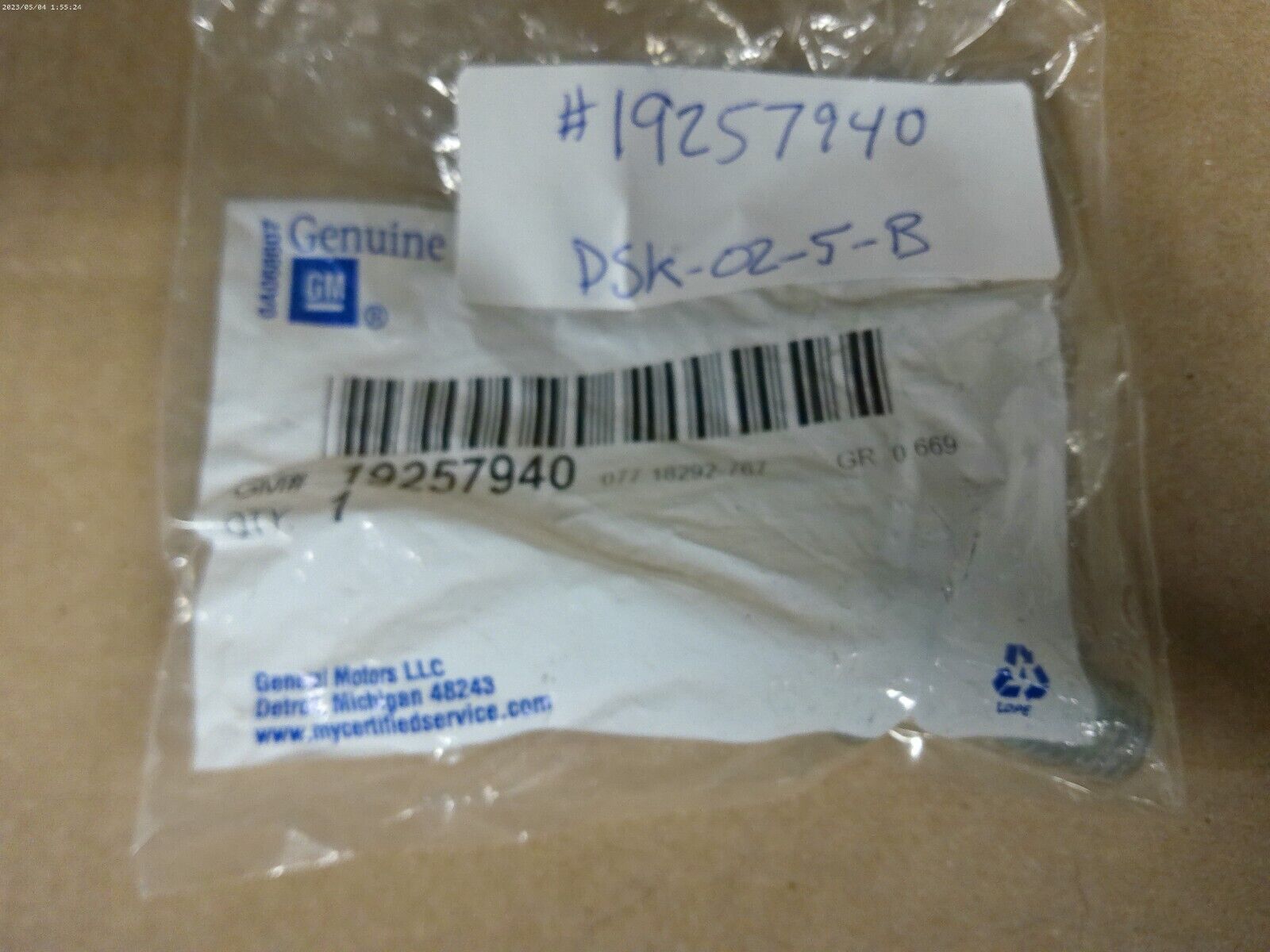 Genuine GM OEM 19257940 Crankshaft Spacer Bolt | DSK-02-5-B
