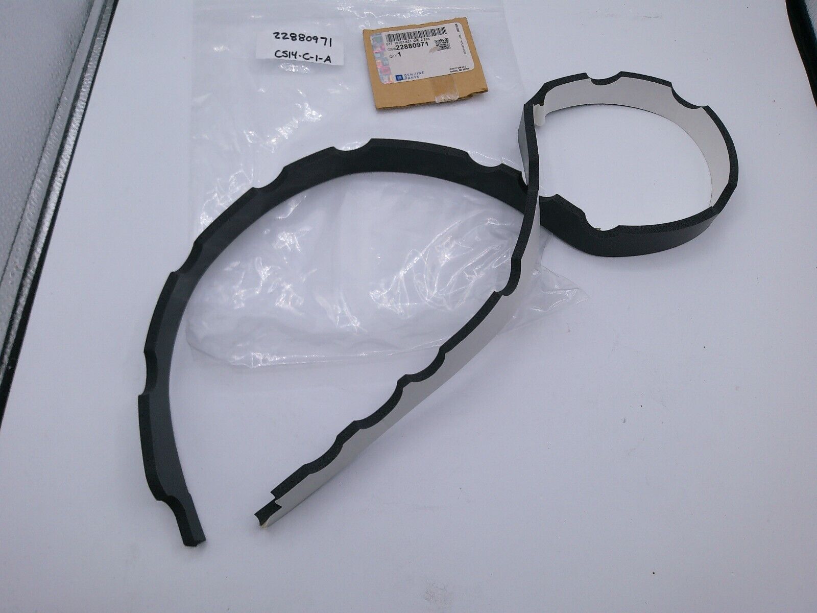 Genuine OEM GM 22880971 Seal, Battery Cover | CS14-C-1-A