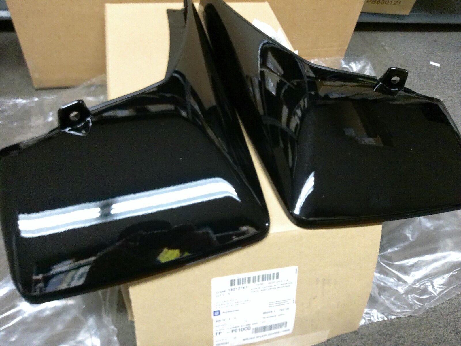 OEM GM Front Molded Splash Guards Gloss Black 19212761 | CS10A