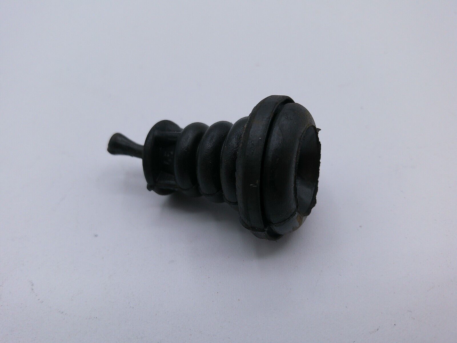 Genuine 1993-2021 Volkswagen Grommet Release 1K0-823-591-B 1k0823591B | OS4-10-E