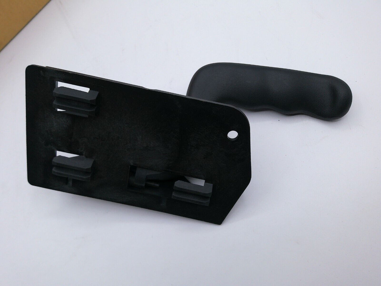 Genuine GM OEM RH FRONT INTERIOR DOOR HANDLE GM # 15760298 | CS10-D