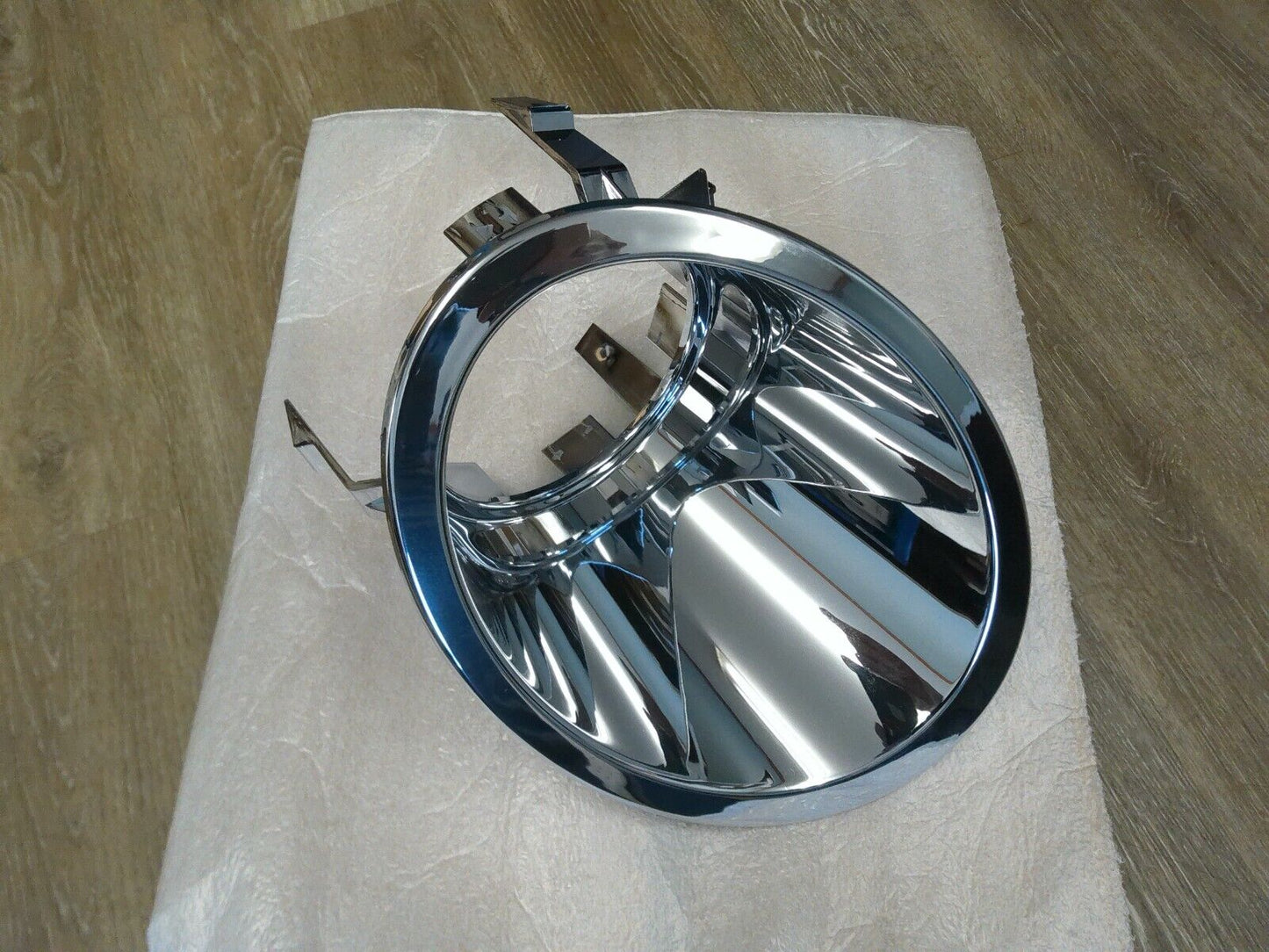 23359334 RH Bezel Volvo Mack Chrome | CS10-EN