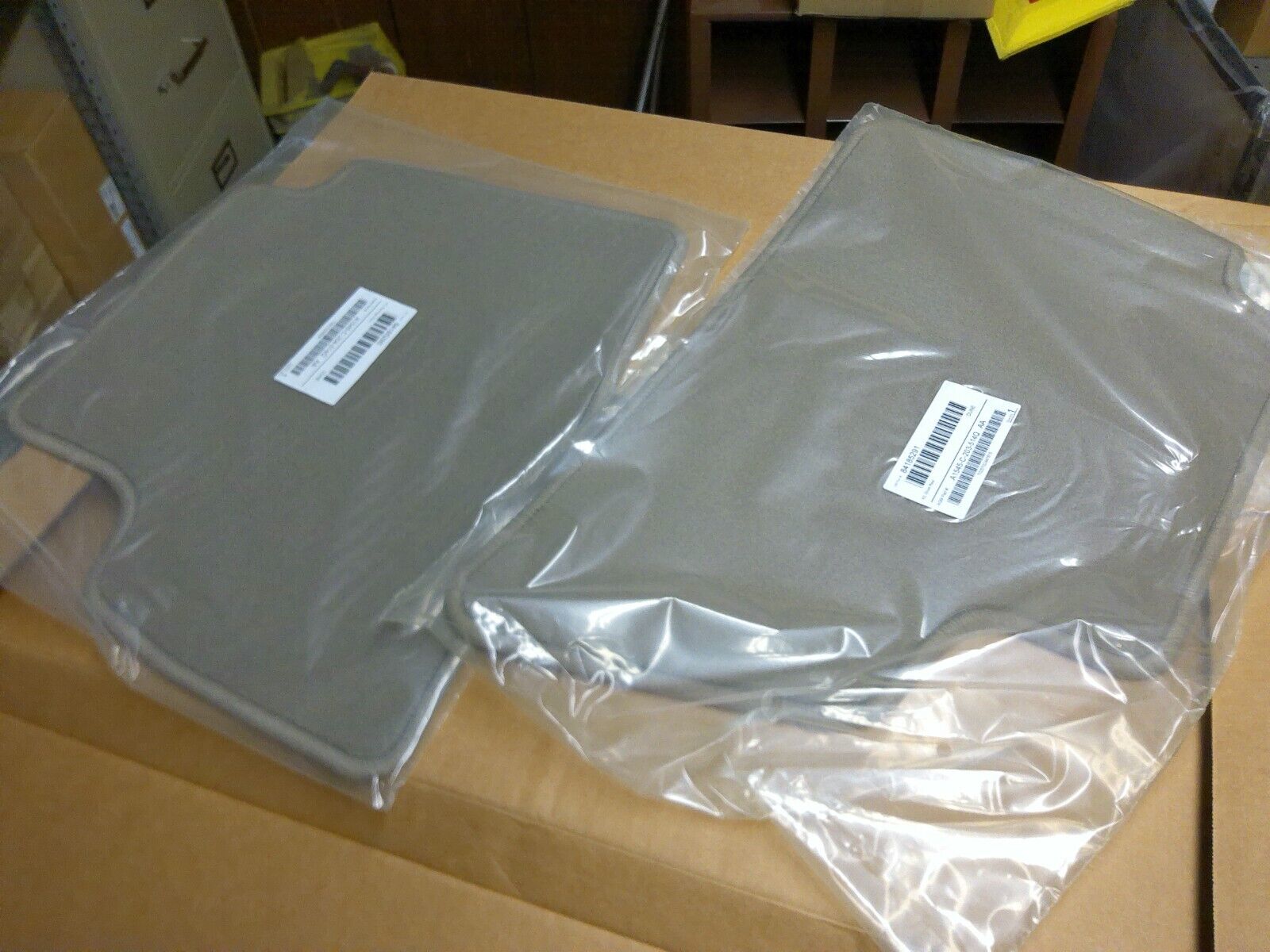 OEM GM YUKON FLOOR MATS Set | DUNE | SECOND ROW | CARPET 84350203 | CS14-F